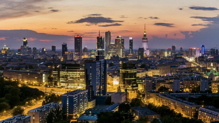 Rekordowe półrocze na warszawskim rynku nieruchomości biurowych. Popyt wciąż przewyższa podaż