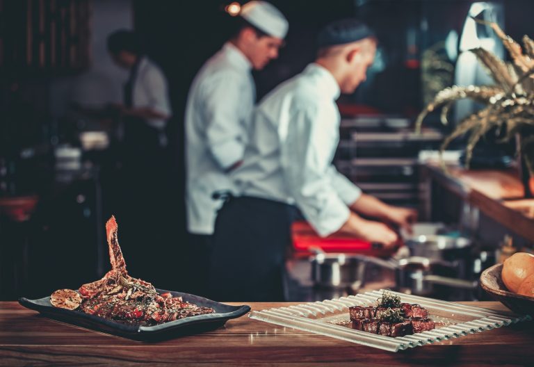 Jakie normy prawne powinien spełnić każdy właściciel restauracji?