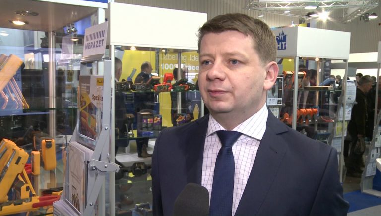 Opracowano kamerę termowizyjną dla smartfonów. Posłuży branży budowlanej, myśliwym i amatorom nocnej gry w paintball