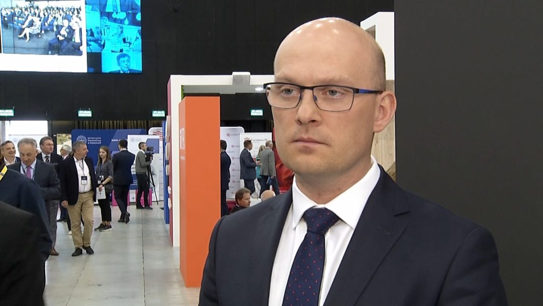 Absencje chorobowe pracowników kosztują gospodarkę miliardy złotych. Firmy coraz częściej inwestują w opiekę zdrowotną dla pracowników