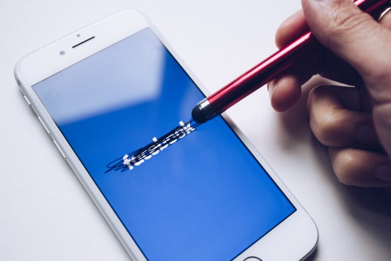 Co skłoniłoby Polaków do opuszczenia Facebooka?