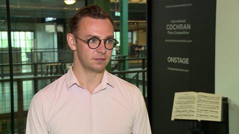 Ta aplikacja może zrewolucjonizować koncerty. Pozwala słuchaczom w czasie rzeczywistym oglądać artystów w zbliżeniach, a po koncercie wysłać do nich wiadomość