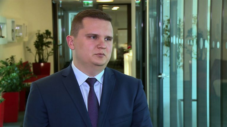 Młodzi Polacy chętnie podejmują prace sezonowe, ale zarobionych pieniędzy nie oszczędzają. Przyczyną jest brak edukacji finansowej