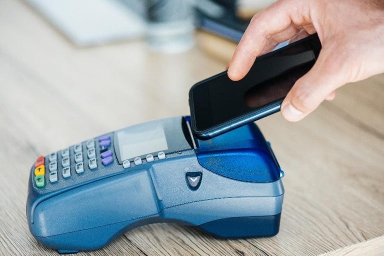 Monese i PayPal rozszerzają współpracę  na sześciu europejskich rynkach. Aplikacja Monese od teraz dostępna również w Polsce