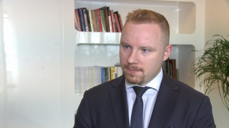 Podwyżki płac dla części pracowników oznaczają wejście w drugi próg podatkowy. Można tego uniknąć dzięki oszczędzaniu na emeryturę