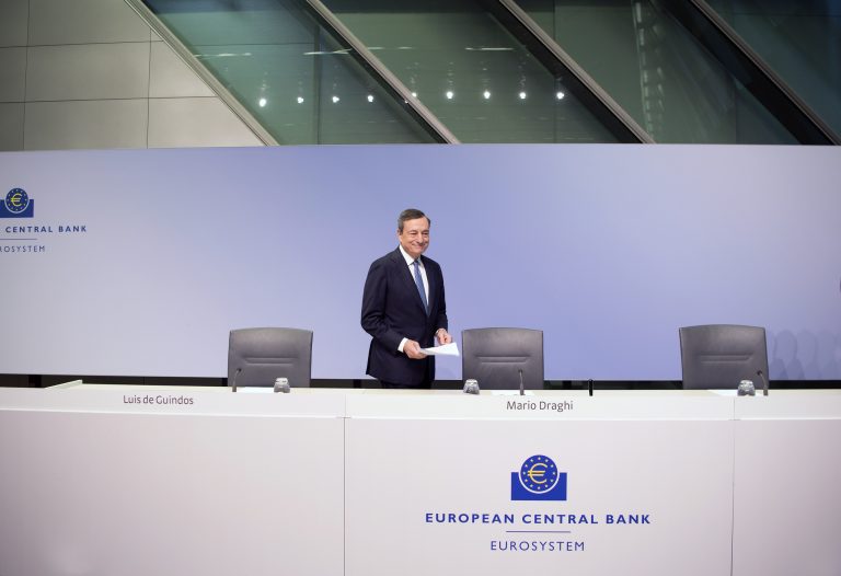 Kurs dolara umacnia się wobec euro