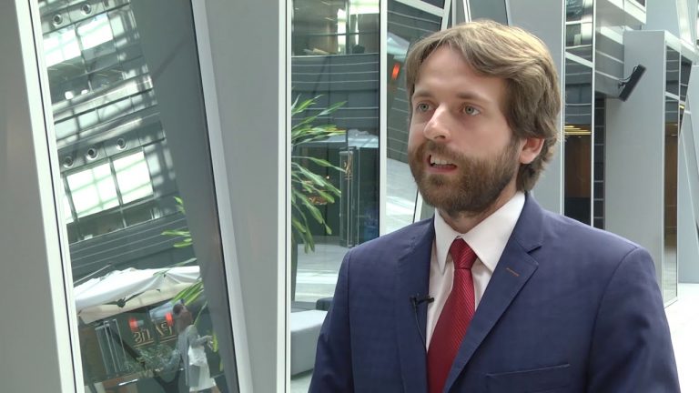 Kredyt studencki. Warto? Warto – możesz zarobić minimum 3-4% w roku
