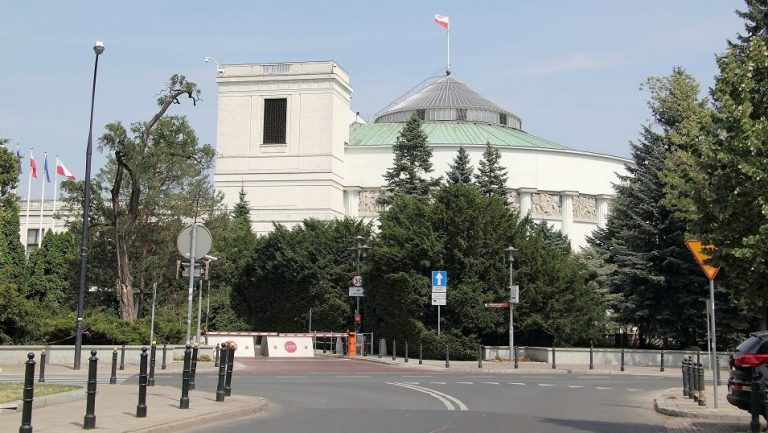Kto na posła? Sejm pełen profesji i starszych pokoleń