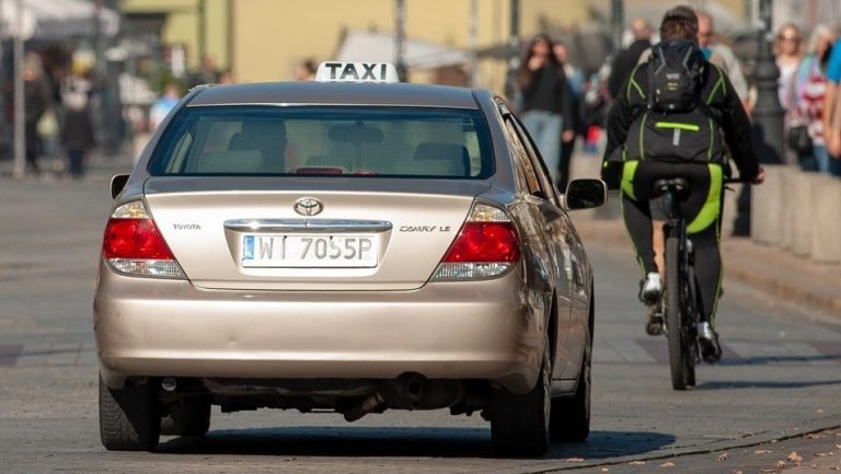 Taksówkarze chcą ujednolicenia zasad dla pośredników. Ci z kolei oczekują porozumienia na wzór estoński