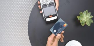 Płatność zbliżeniowa kartą mastercard terminal