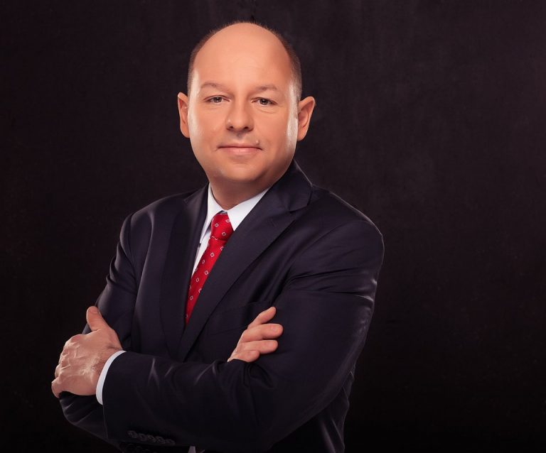 Polacy o kredytach: bezpieczniej pożyczać w banku niż u rodziny