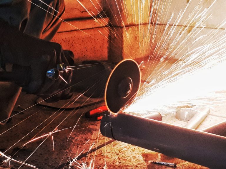 Niemiecka motoryzacja włącza się do walki o Ukraińców