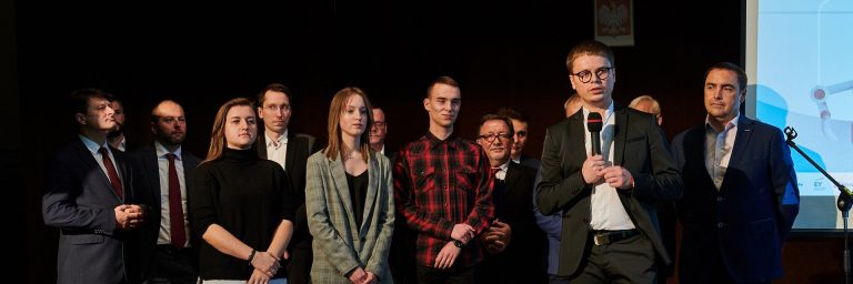 Rusza AI Schools & Academy, największy w historii program nauczania sztucznej inteligencji w polskich szkołach