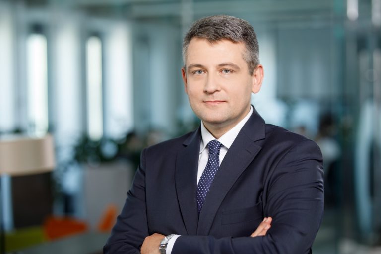 Polska jedną strefą inwestycyjną – nowe formy wsparcia polskich i zagranicznych inwestorów. Raport Colliers, EY i PAIH