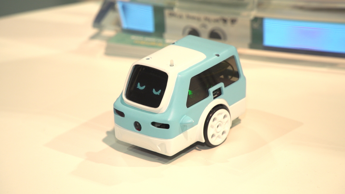 Autonomiczny, rozpoznający emocje minipojazd ma oswajać ze sztuczną inteligencją 8