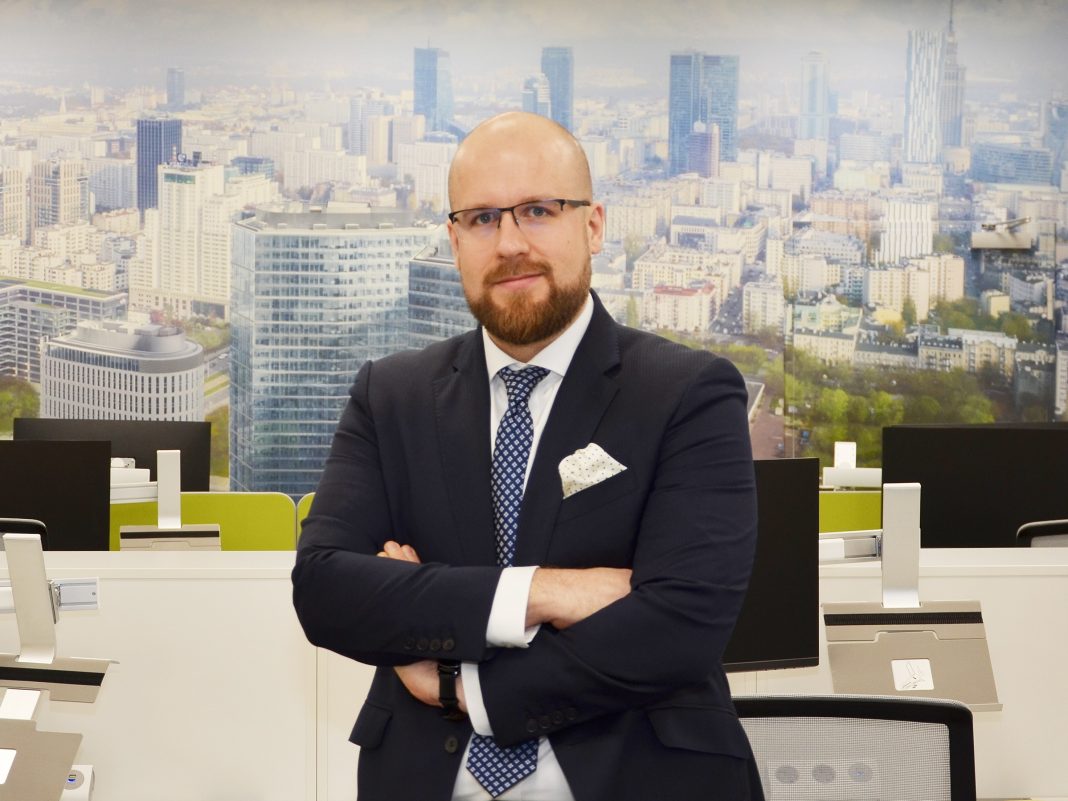 Cezary Piekarski – Standard Chartered