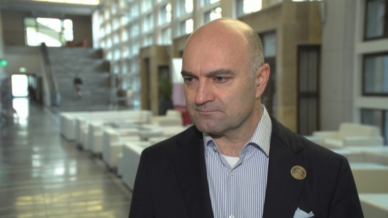 Sztuczna inteligencja na dużą skalę wejdzie na rynek w ciągu 3-5 lat. Wzrost gospodarczy na świecie może dzięki niej przyspieszyć nawet o 1 proc.