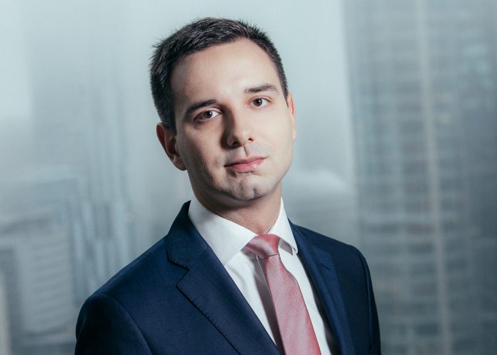 Damian Olko, Starszy konsultant w zespole analiz ekonomicznych Deloitte