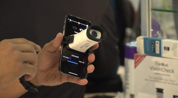 Urządzenie w formie przystawki do smartfona pozwoli samodzielnie zbadać wzrok. To szansa na lepszą diagnostykę chorób oczu m.in. u osób starszych
