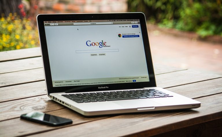 Google dodaje nowe opcje na Mapach i  w wyszukiwarce by pomóc przedsiębiorcom w czasach COVID-19