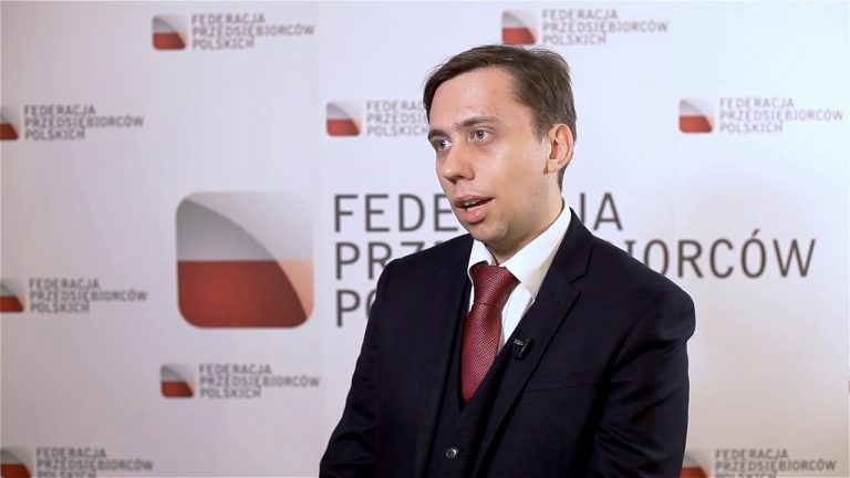 Rząd powinien wprowadzić systemowe rozwiązanie problemu niskich emerytur