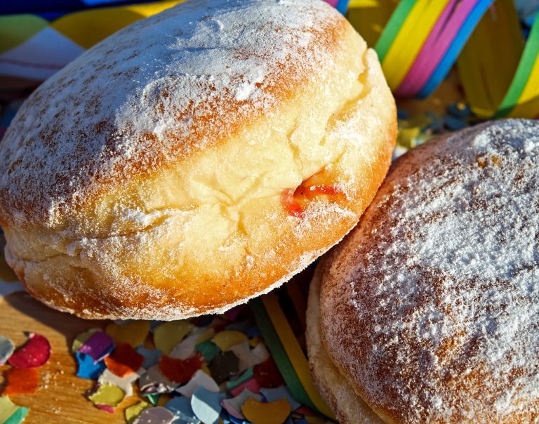 Ceny pączków rosną jak na drożdżach. W Tłusty Czwartek sięgniemy do kieszeni znacznie głębiej niż rok temu