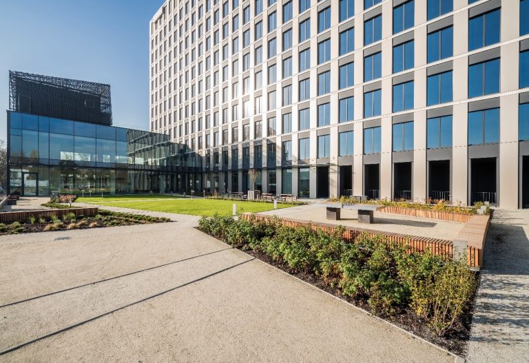 Revolut przenosi centrum usług do Podium Park