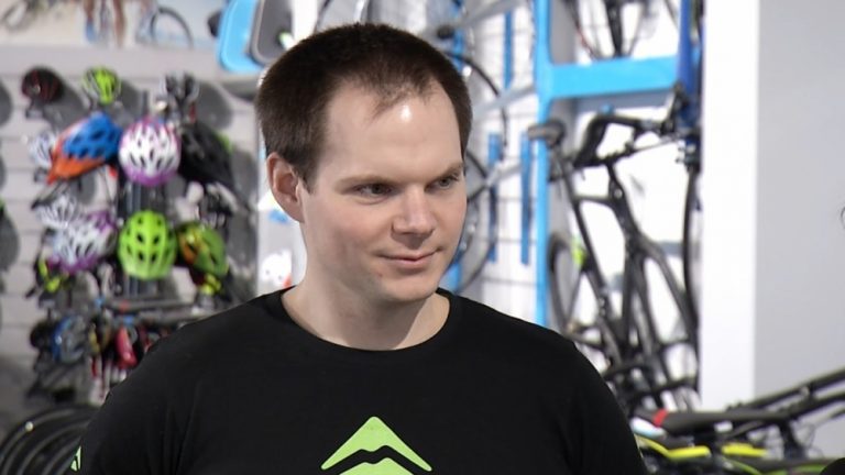 Polacy coraz częściej szukają innowacyjnych rowerów. Rośnie sprzedaż modeli elektrycznych i gravelowych