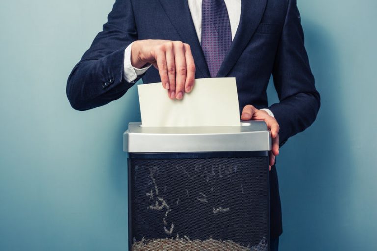 Jak wybrać dobrą niszczarkę do firmy?