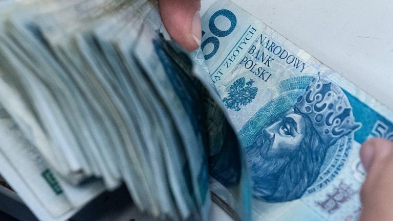 Ponad połowa Polaków woli jednorazową podwyżkę niż wsparcie pracodawcy w oszczędzaniu na emeryturę