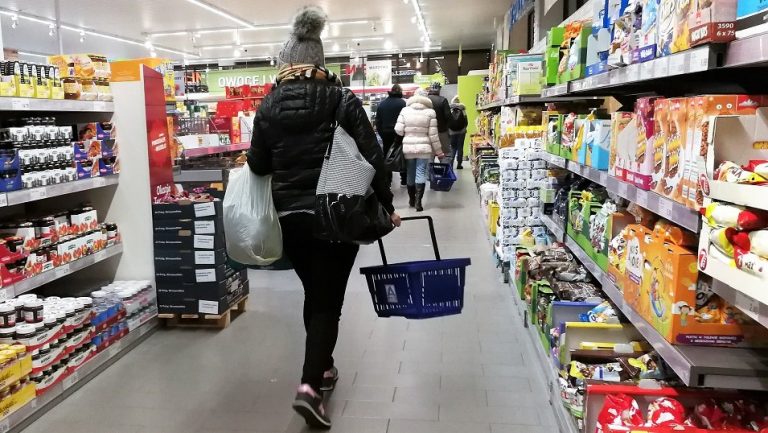 Podstawowe wyposażenie sklepu stacjonarnego