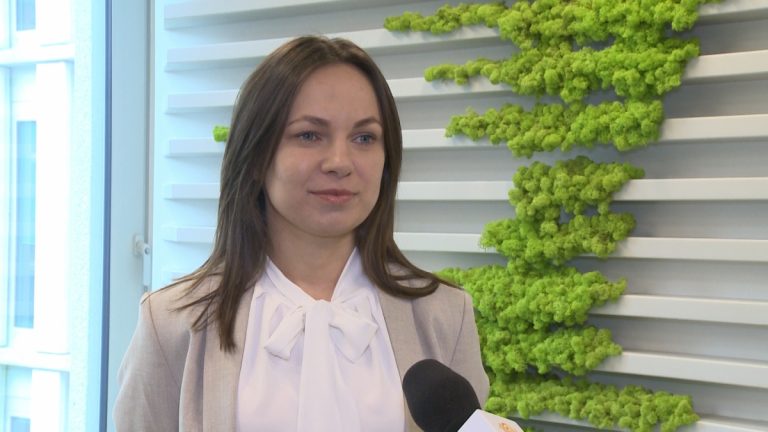 Roczne dziecko potrzebuje kilkukrotnie więcej witaminy D i wapnia niż dorosły człowiek. W tej grupie wiekowej często występują niedobory żywieniowe