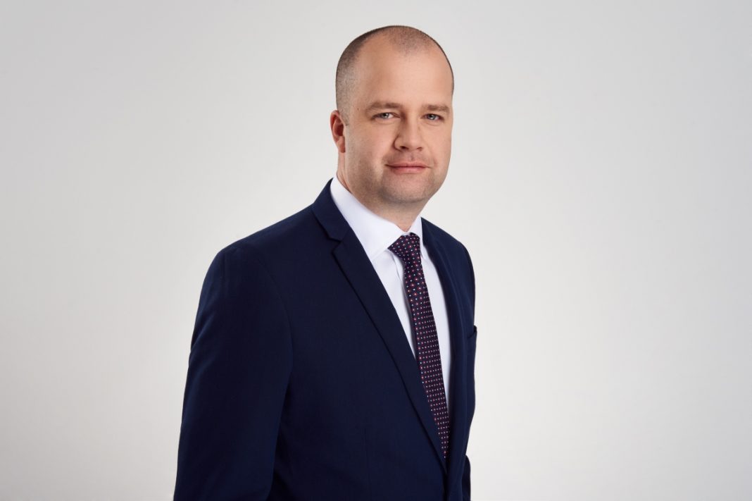Szymon Mojzesowicz, Lege Advisors