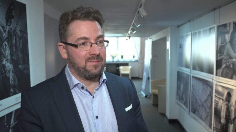 Zgubny wpływ małej wódki. Połowa pijących sięga po „małpkę” przed południem