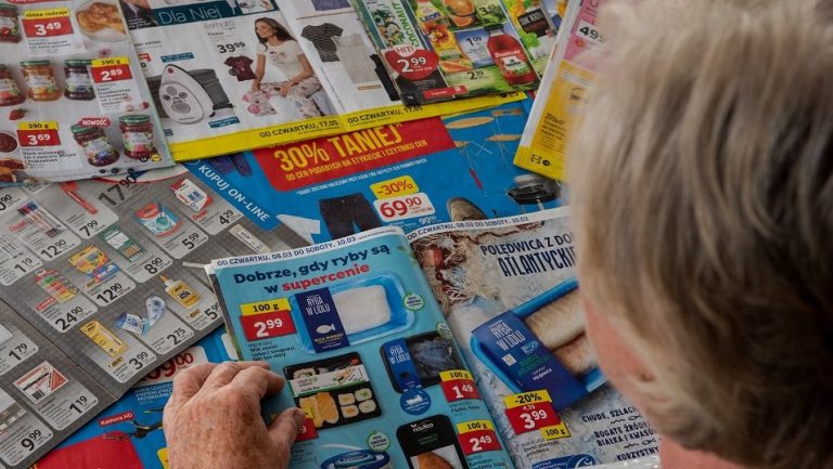 Przez zakaz handlu w niedziele sklepy wydają dużo więcej gazetek niż rok wcześniej