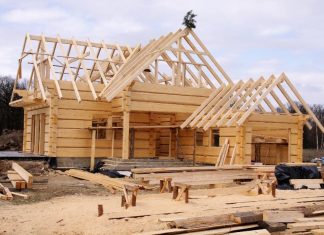 Średnio 369 000 PLN za budowę domu z drewna. Raport Oferteo.pl_