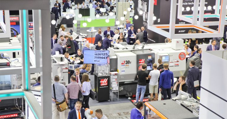 Technoentuzjaści czy technosceptycy – jacy naprawdę są Polacy?