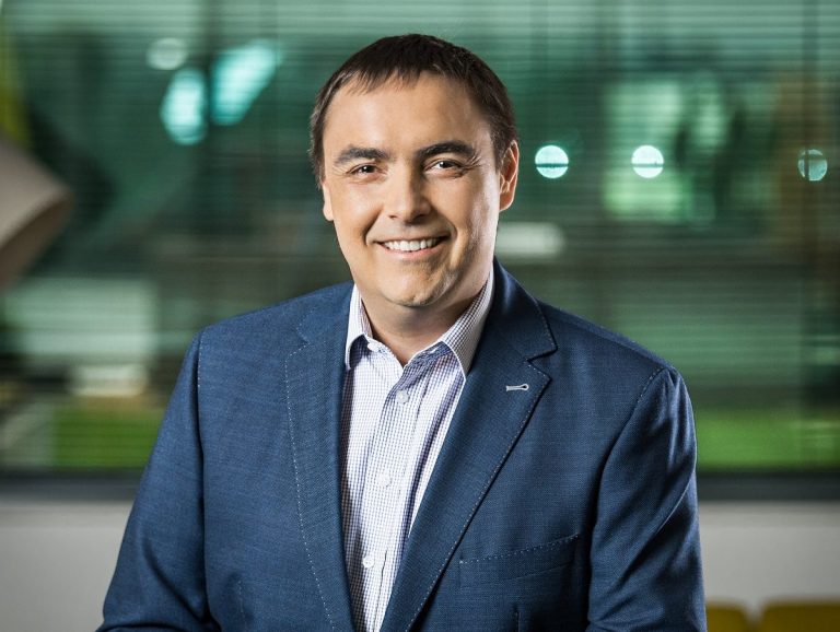 Badanie Microsoft: AI motywuje firmy do podnoszenia umiejętności pracowników
