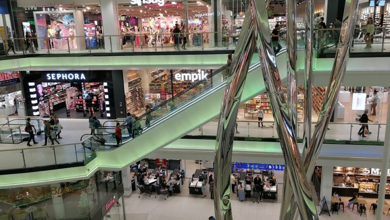 Polacy wracają do centrów handlowych – najnowsze wyniki odwiedzalności