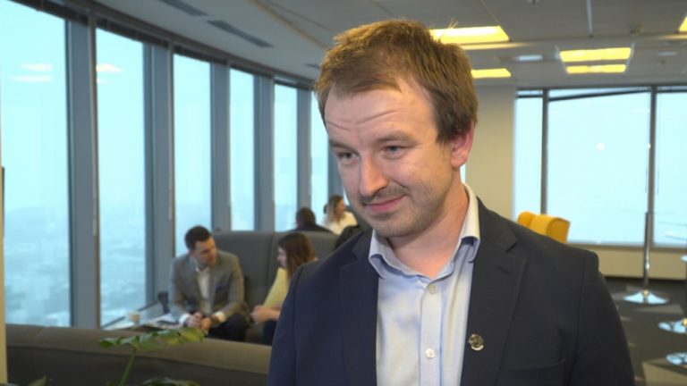 Na depresję cierpi prawie milion Polaków. Pomóc mogą nie tylko innowacyjne leki i terapie, lecz także roboty-psychiatrzy i aplikacje mobilne