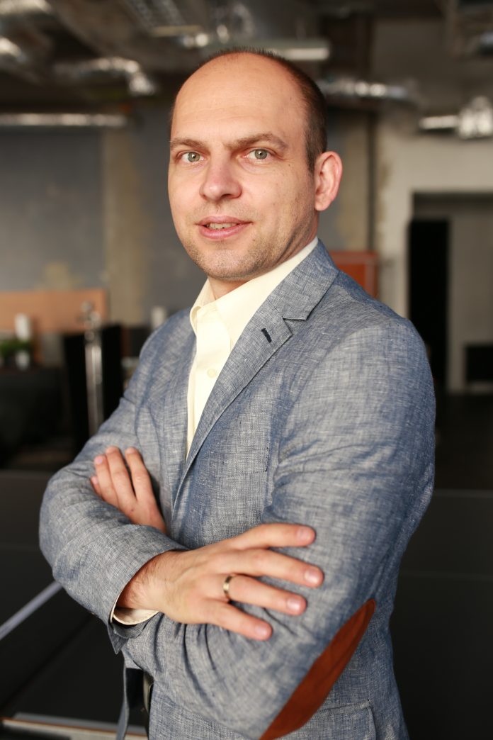 Krzysztof Czok, Board Member, sieć reklamowa Społeczności