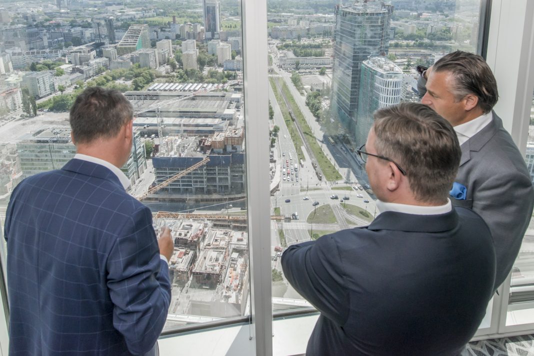 Od lewej -Jarosław Parkot (Warta), Grzegorz Bielec (Warta), Jeroen van der Toolen (Ghelamco)