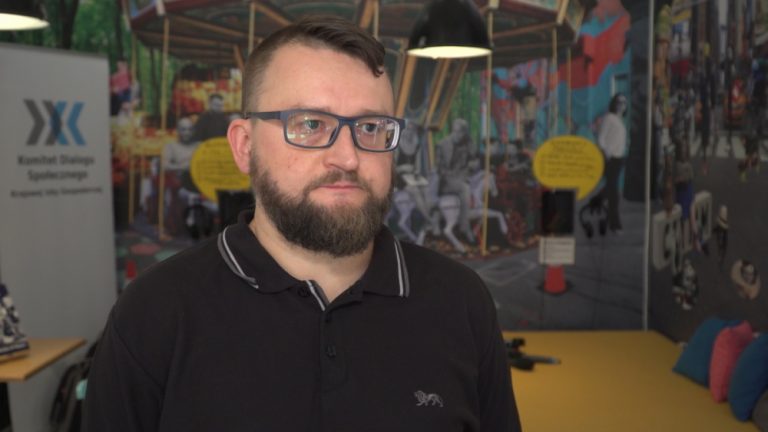 Polski rynek pracy boryka się z niestabilnością zatrudnienia i niskimi płacami. Jako pracownicy jesteśmy też najbardziej ze<a title=