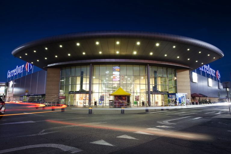 Państwowa KGS miałaby przejąć Carrefoura? Ekonomiści alarmują o kosztach i ryzykach