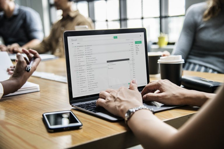 68 proc. Polaków ma więcej niż jedną skrzynkę mailową i 60 proc. subskrybuje newslettery