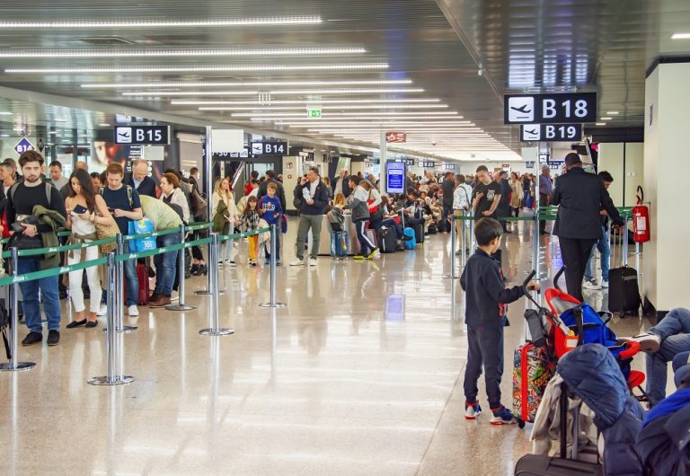 Prawa pasażerów linii lotniczych zagrożone przez stronniczy raport