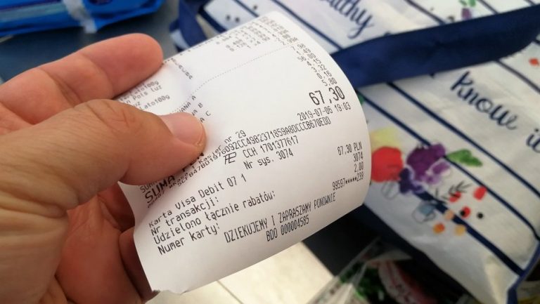 Konsumenci niezbyt chętnie zabierają ze sklepów paragony