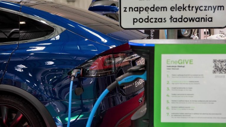 Jak powinien wyglądać program dopłat do samochodów elektrycznych?