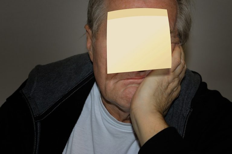 Portret finansowy seniora – co czwarty dorabia na emeryturze, a co trzeci pomaga finansowo bliskim