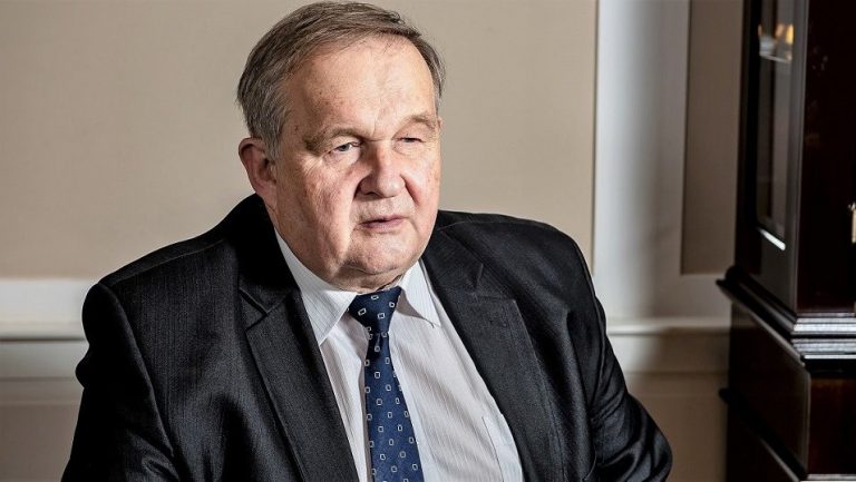 Coraz więcej Polaków nie popiera zakazu handlu w niedzielę, ale zakaz szybko nie zniknie